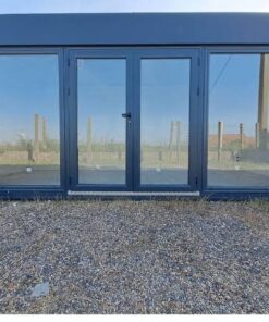 Module Préfabriqué de 13 m² – Bardage Bois, Toit Plat et Façade Vitrée